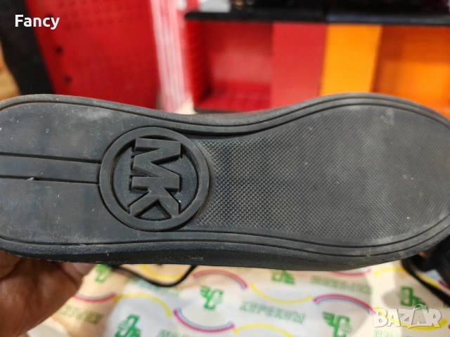 Страхотни сникърси Michael Kors 38,5, снимка 9 - Маратонки - 53329363