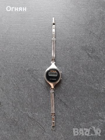 Ретро електронен часовник