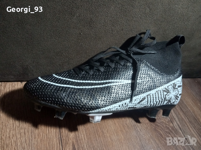 Високо качествени бутонки (обувки за футбол) черно бели,размера е 43, снимка 2 - Футбол - 44734846