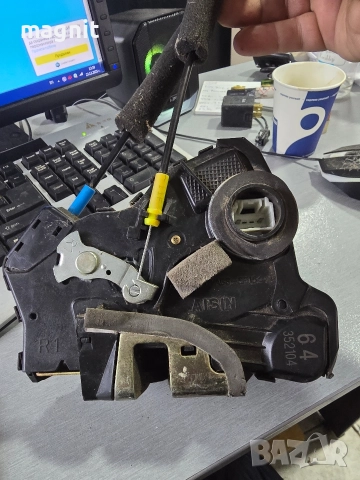 ПРЕДНА ДЯСНА БРАВА TOYOTA LAND CRUISER 120 352104, снимка 2 - Части - 52883669