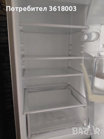 Продавам хладилник Индезит, снимка 4 - Хладилници - 52949384