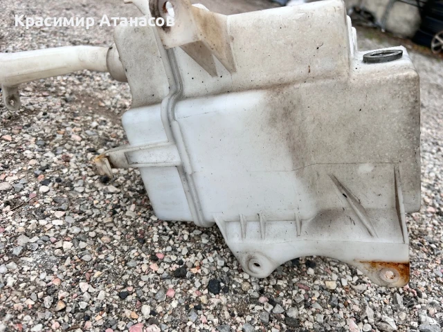 85310-05141. Казанче течност чистачки за Тойота Авенсис T27 комби. 2012-2015г, снимка 5 - Аксесоари и консумативи - 50505457