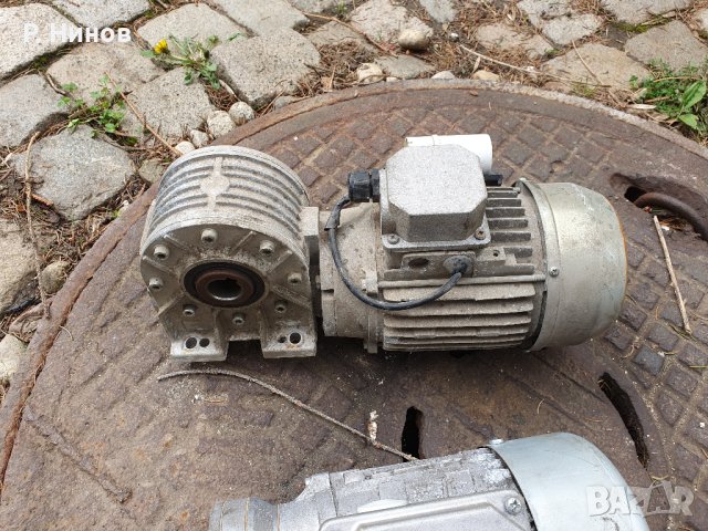 Монофазен ел.двигател 30 оборота  1.1 кW, снимка 2 - Електродвигатели - 41471040