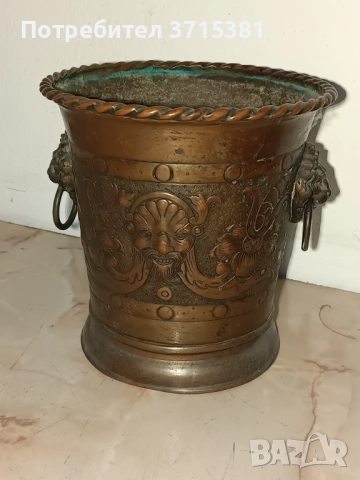 Медна кашпа. 