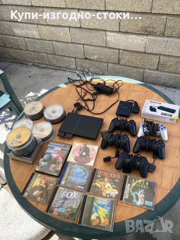 PS2 Хакнат с 5 бр джойстици , две мемори карти , към 300 игри и др