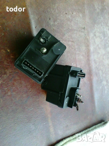 продавам 2бр. релета подгряване на свещи за пежо 106,ситроен саксо за ремонт или за части