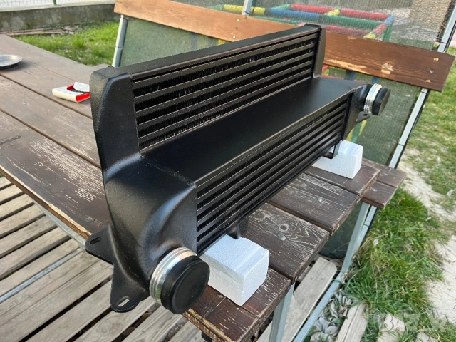 Интеркулер за BMW E60 E61 535I 525D 530D 535D 635D, снимка 3 - Части - 53828593