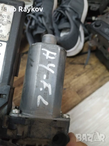 Машинка ел. стъкло предна лява за AUDI A4 BOSCH , 8E1 959 801 B, снимка 6 - Части - 51207933