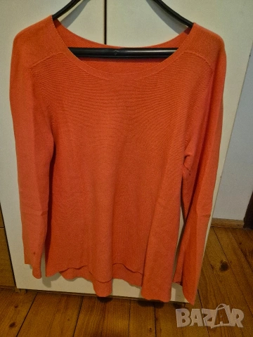 оранжев пуловер