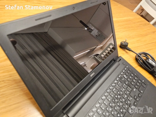 Лаптоп Dell Inspiron 15 с SSD и инсталиран Windows 10, снимка 2 - Лаптопи за дома - 52459830
