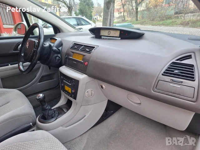 Изключително запазен Citroen C4, снимка 7 - Автомобили и джипове - 52713736