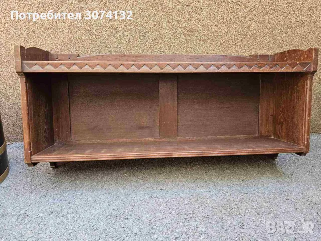 Етажерка за стена с дърворезба