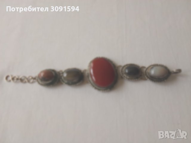 Ръчно изработена гривна естествени камъни възрожденски стил тип