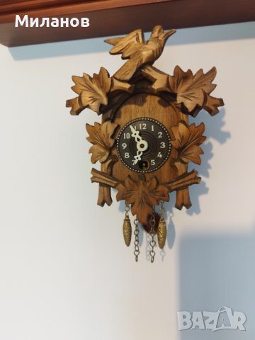 Стар механичен стенен часовник