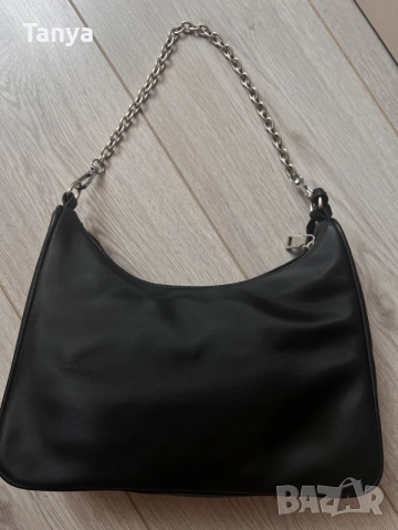 Дамска чанта Prada, снимка 3 - Чанти - 55852587