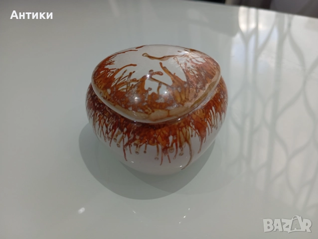 Стара Порцеланова кутия за бижута  