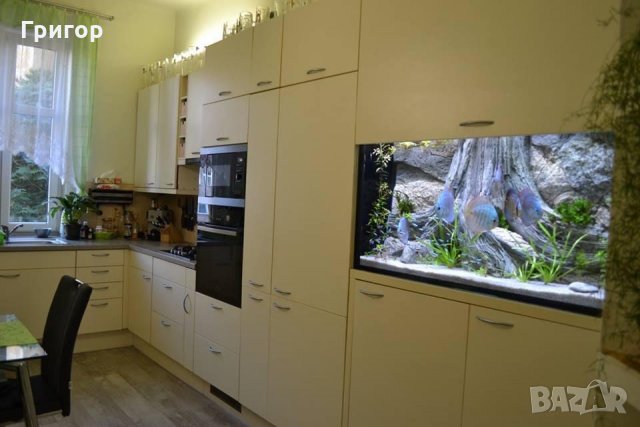 Подръжка на аквариуми