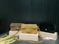 Miu Miu Penny дамска чанта от естествена кожа, снимка 1