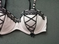 75B Hunkemoller розов луксозен сутиен с черна дантела, сладки панделки и детайли, снимка 2