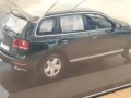 Volkswagen Touareg 1.43 V 10 TDI Green petrolium Minichamps., снимка 5