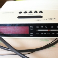 Радио часовник Grundig, снимка 1 - Друга електроника - 36043595