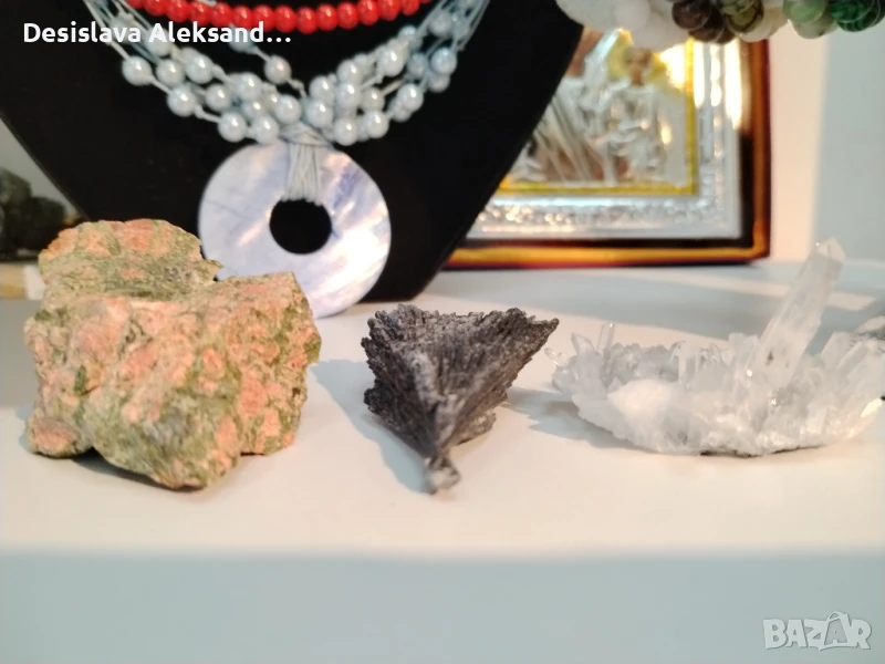 Лот от три образеца: планински кварц,черен кианит и унакит, много изгодно , снимка 1