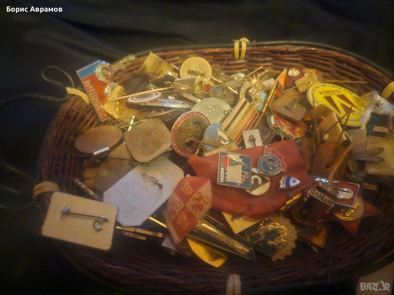 продавам околу 200- 300значки, снимка 1