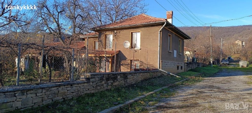 Къща в предбалкана , снимка 1