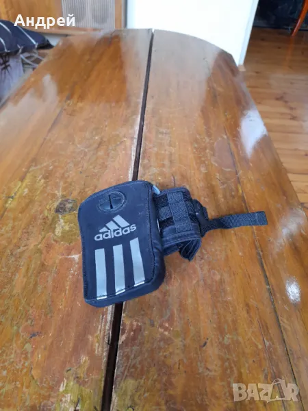 Стар телефонен калъф за ръка Adidas, снимка 1