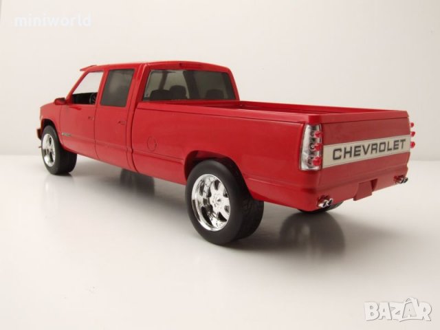 Chevrolet 3500 Crew Cab Silverado Pick Up 1997 - мащаб 1:18 Greenlight моделът е нов в кутия, снимка 6 - Колекции - 40190119