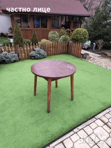 маса за хранене кръгла ,за 20 евро в Бургас, диаметър 90 сантиметра , височина 76  