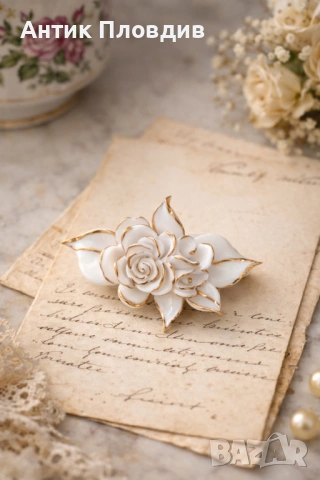 Винтидж брошка Royal Adderley – порцеланови рози