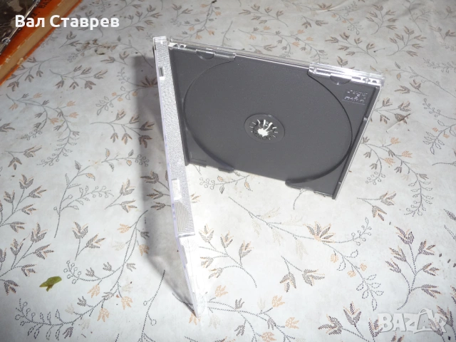 Кути и стелаж за СД