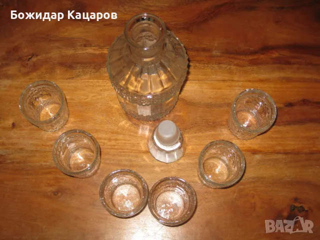 Стар сервиз за ракия. Гарафа - вместимост - 500 мл. Чаша- вместимост - 50 мл. Цена 27 лева. Пращам п, снимка 3 - Сервизи - 50063133