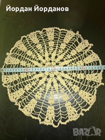 Продавам ръчно плетена салфетка 