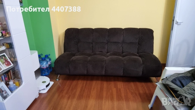 Продавам почти нов диван 