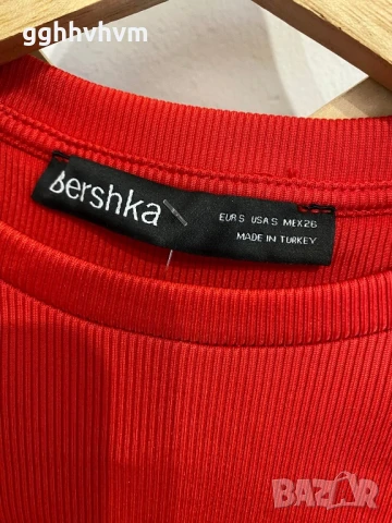 блуза bershka , снимка 2 - Корсети, бюстиета, топове - 50750346