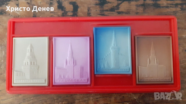 плакет комплект порцеланови плочки, антикварен от соца, в пластмасова кутия