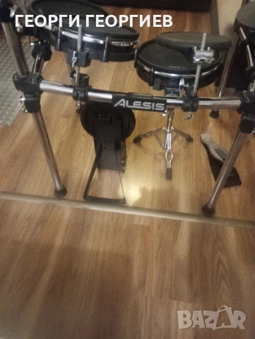 Продавам електронни барабани Roland и Alesis,монитор Roland,и педали Yamaha, снимка 2 - Ударни инструменти - 53514461