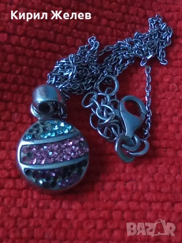 ЕМАЙЛИРАНО СТАРО СРЕБЪРНО МЕДАЛЬОНЧЕ с ЦВЕТНИ КРИСТАЛЧЕТА и НЕЖНА СРЕБЪРНА ВЕРИЖКА СРЕБРО 925 40548, снимка 10 - Колиета, медальони, синджири - 50335209