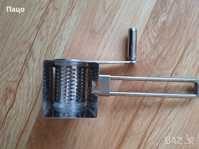Орехомелачка  Ръчна мелничка за орехи и ядки, снимка 3 - Други - 53450560