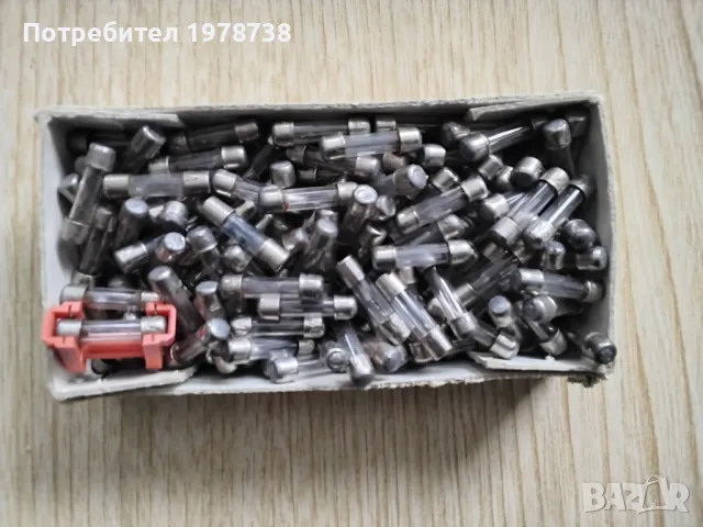 Продавам предпазители 200 бр.