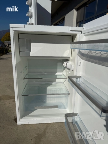 Малък хладилник с камера за вграждане Bosch, снимка 3 - Хладилници - 52421564