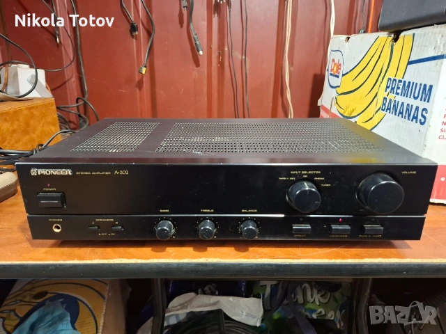 Продава се усилвател Pioneer A-202. 