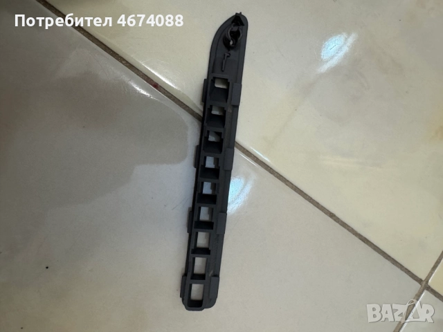 Сив малък въздухпвод на предна дясна врата на Ауди Audi A6 4F само за 20лв. 4F2819706, снимка 2 - Части - 52736423