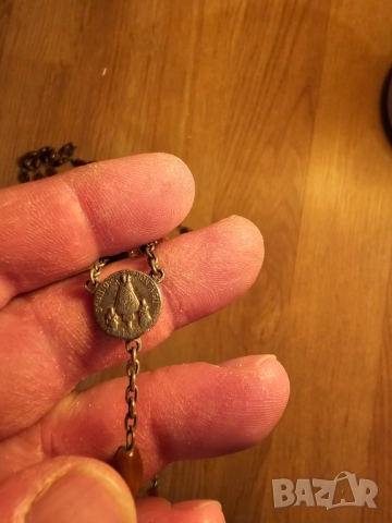 Стара молитвена броеница с дървен кръст разпятие богородица и Исус Христос  за да те пази и закриля., снимка 5 - Антикварни и старинни предмети - 51840782