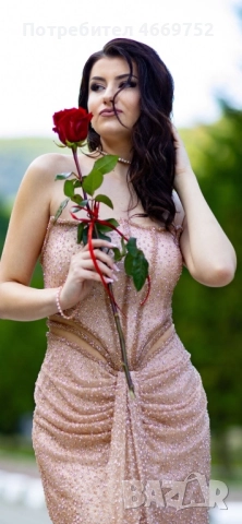 Продавам бална рокля и токчета(токчетата по ваш избор)