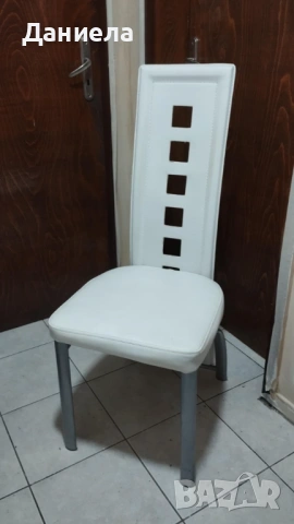 Кухненски стол - бяла изкуствена кожа и метален корпус