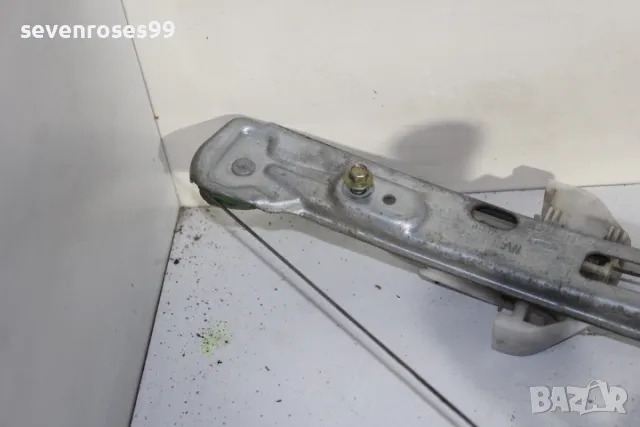 Машинка стъкло ръчна задна дясна Форд Фокус 1 хечбек Ford Focus 1, снимка 5 - Части - 48254446
