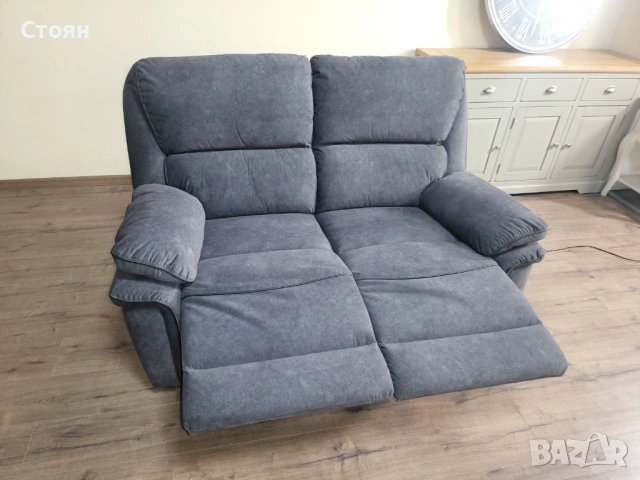 Сив диван от плат двойка с електрически релаксиращ механизъм, снимка 5 - Дивани и мека мебел - 53721318